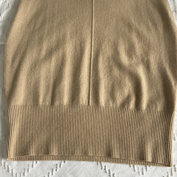 Banana Republic Franca Padded Shoulder Cashmere Sweater - Picture 4 of 13